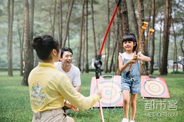 家长与孩子在Club Med 桂林度假村内参与Amazing Family活动