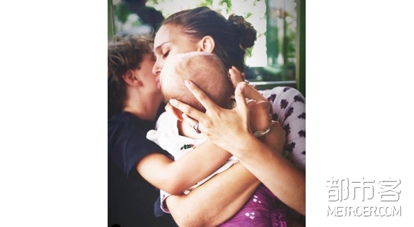 Portman与她的儿子Aleph和女儿Amalia