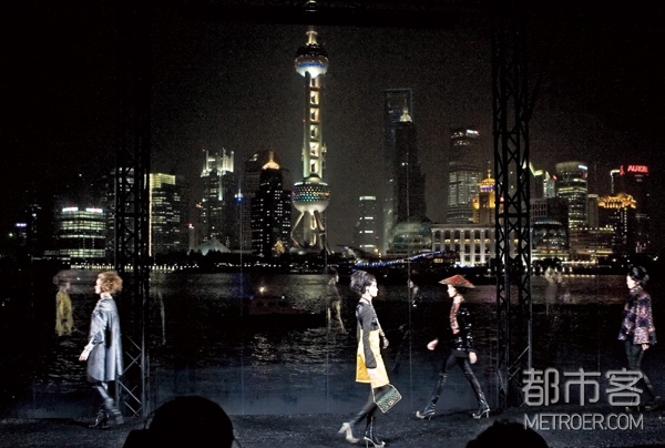 Karl Lagerfeld与一众中国超模，彼时Chanel在上海发布“巴黎-上海”高级手工坊系列